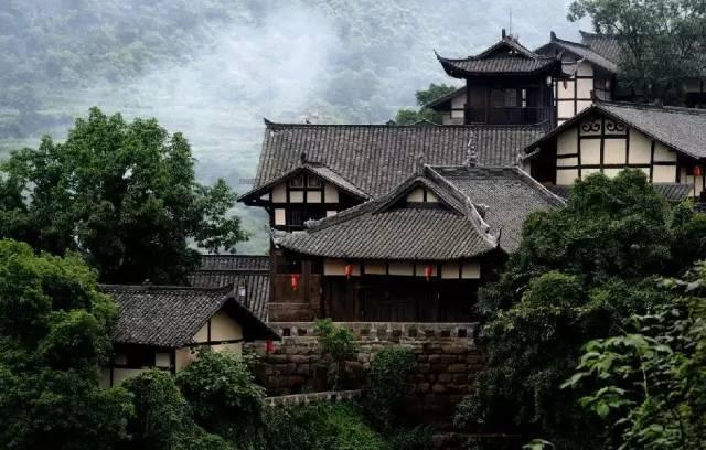黎姿为瘫痪弟弟庆祝生日,时隔5年晒弟弟站立照,引无数网友泪奔