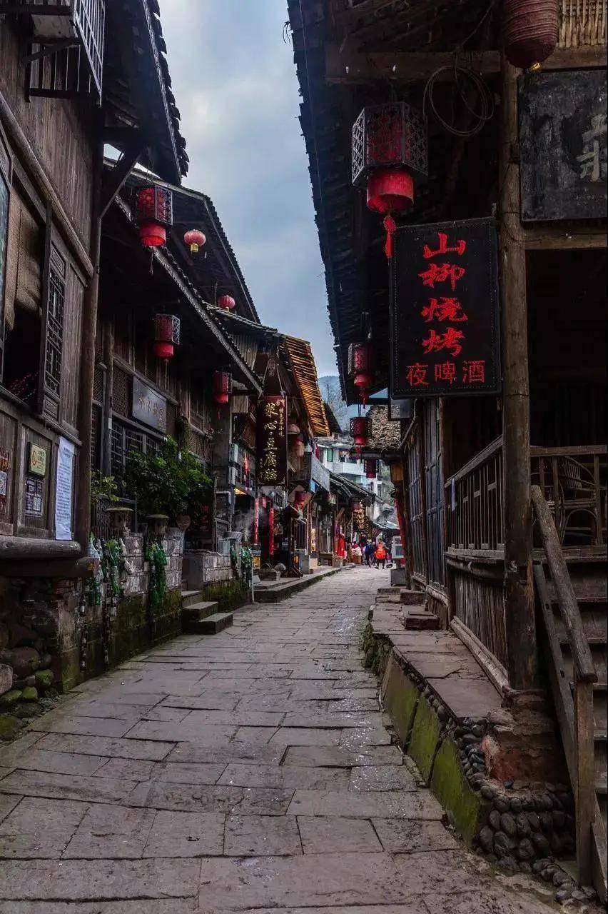 我QQ存储空间老有些聊天图片烦死了怎么关闭游戏画面